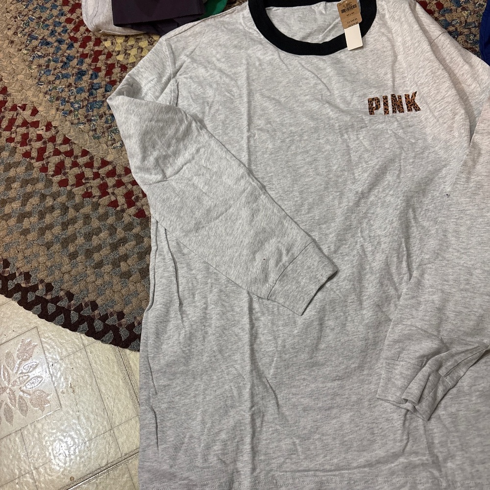 Vs pink long sleeve tee with leopard dog
